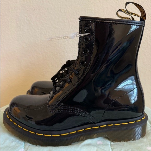 New Dr. Martens Pantent Leather Boots Womens size 7